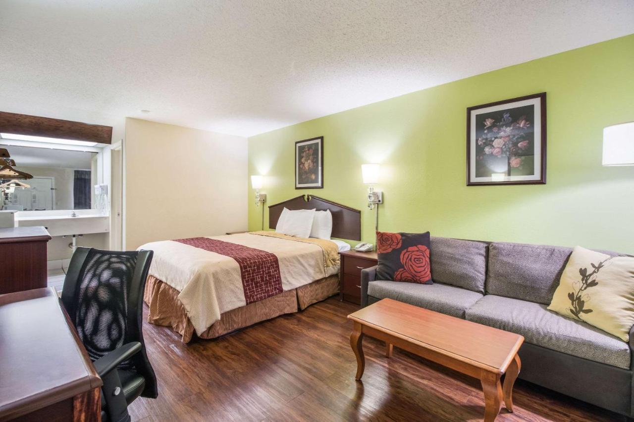 Rodeway Inn Bolivar Buitenkant foto